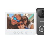 Hikvision DS-KIS213 4-Wire HD Video Intercom Kit – 7″ Monitor + 720p Door Station